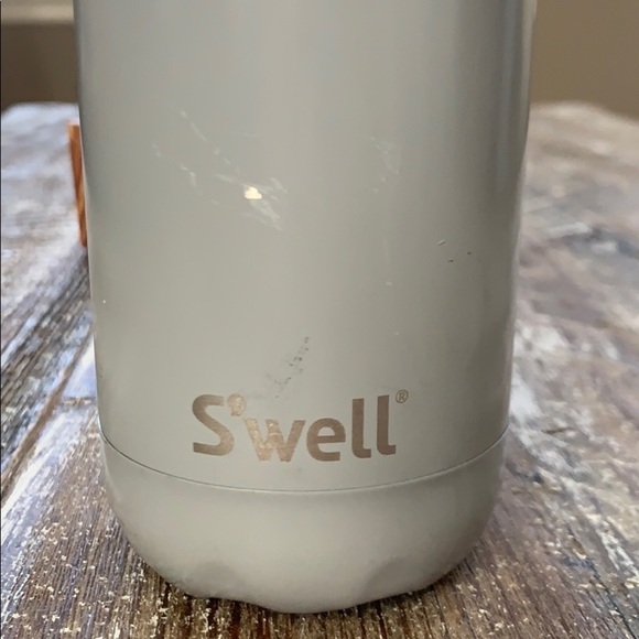 Swell water bottle - Picture 3 of 7